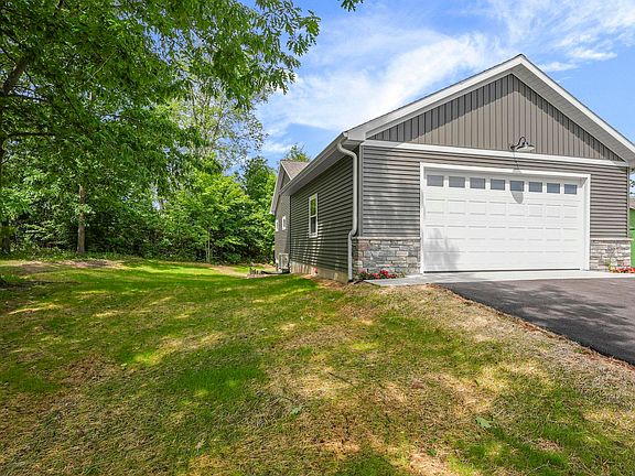 3rd image of 1376 Nightingale Ln