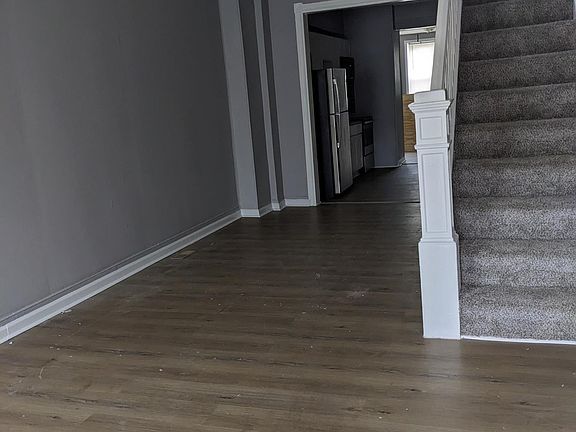 3rd image of 517 N Montford Ave
