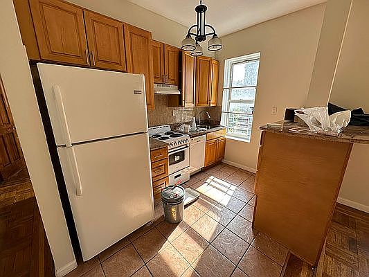 2nd image of 490 Ocean Pkwy APT 25