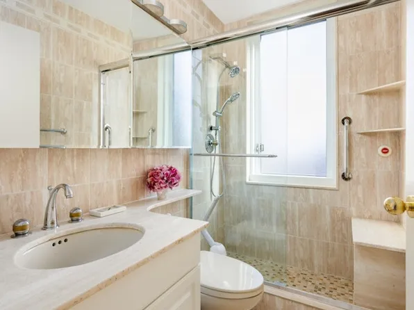 245 East 54th Street image 6 of 10