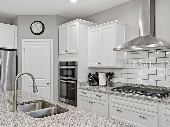 2nd image of 673 Village Green Ln