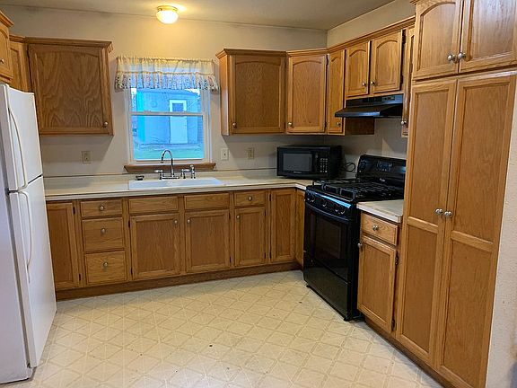 5th image of 8222 Pine St