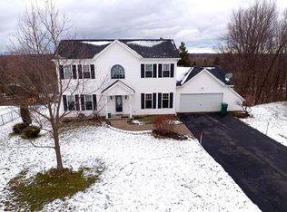 3543 View Pointe Dr, Macedon, NY 14502