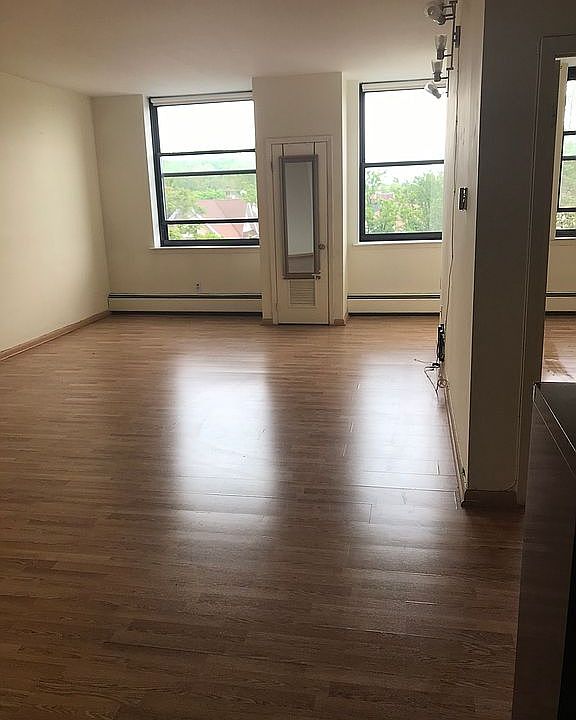 1st image of 8410 101st St APT 4R