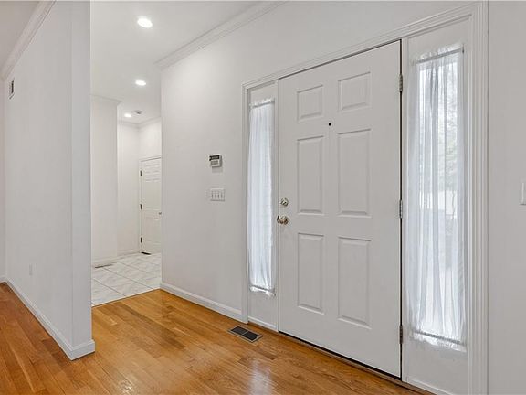 4th image of 154 Pine Glen Dr #154