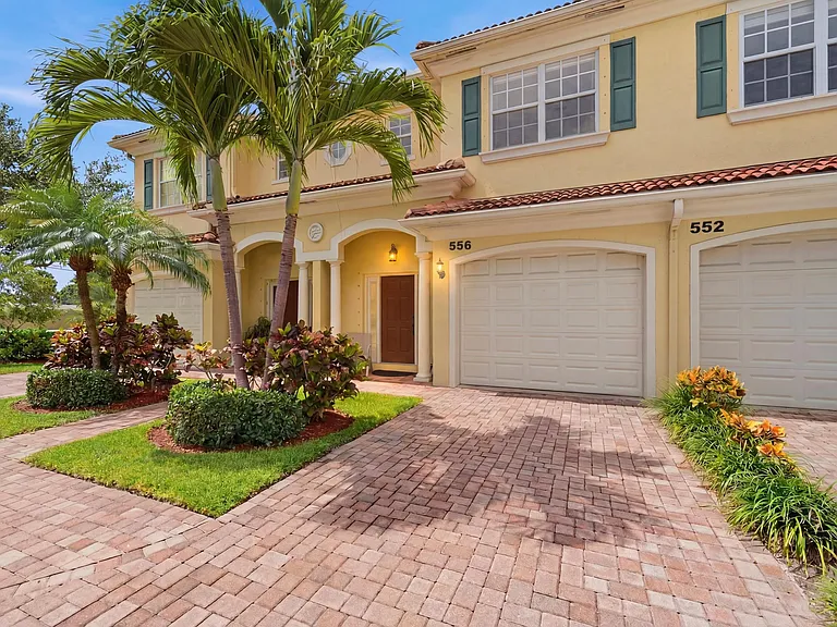556 Marbella Cir — Photo 1