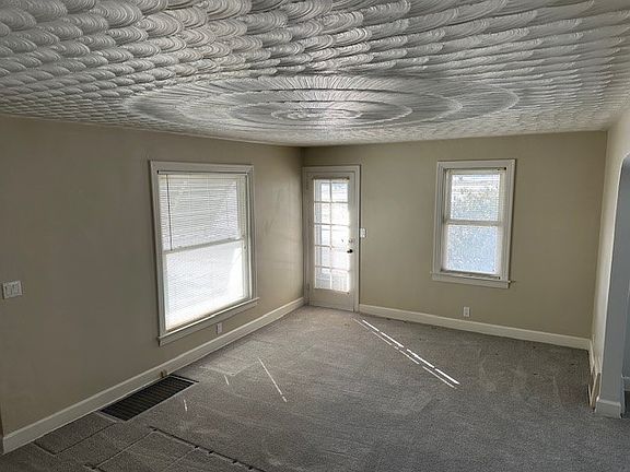 3rd image of 6355 Louisville St NE
