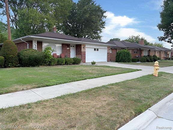 4th image of 21751 Raven Ave
