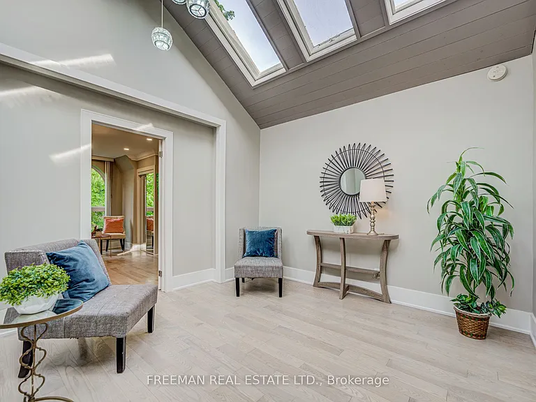 916 Manning Ave #MAIN2ND FLOOR — Photo 15