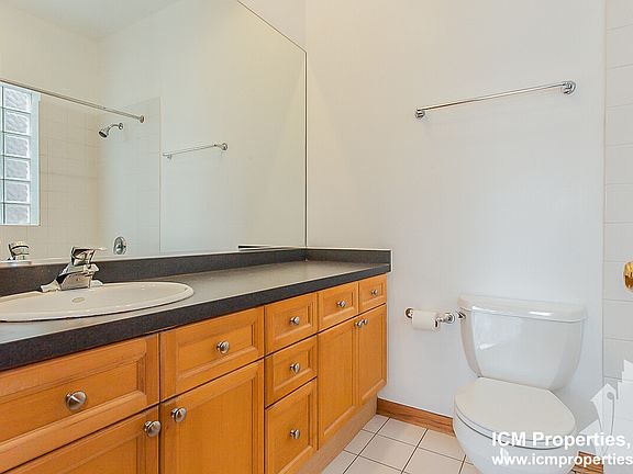4th image of 1324 W Diversey Pkwy #2