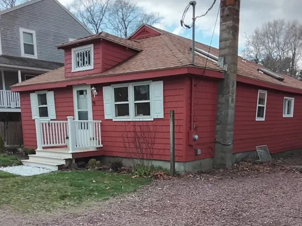 9 11th Ave, Halifax, MA 02338