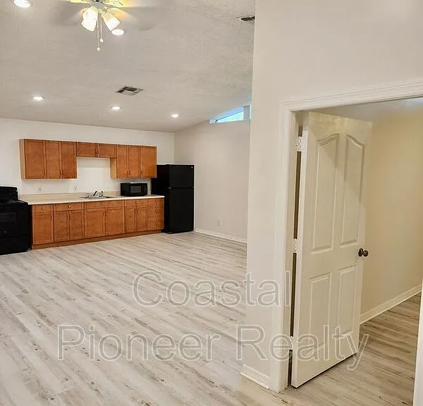 148 18th St NW — Photo 8