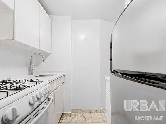 2nd image of 35 Grove St APT Ga
