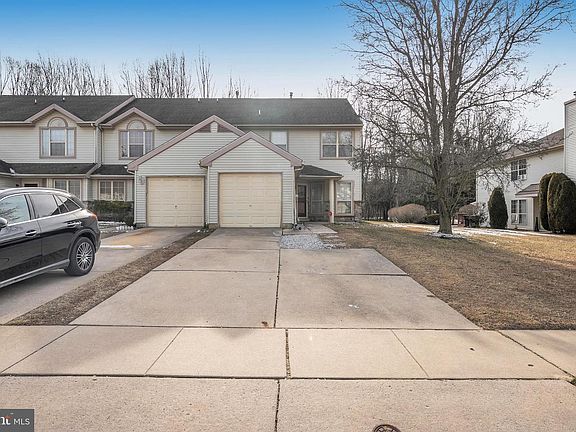 5th image of 91 Fox Meadow Dr