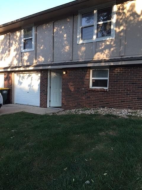 1st image of 405 NE Westwind Dr