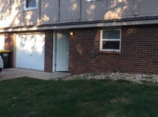 405 NE Westwind Dr, Lees Summit, MO 64086