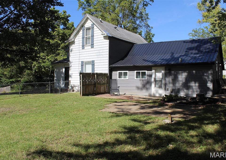 1st image of 711 Lampert St