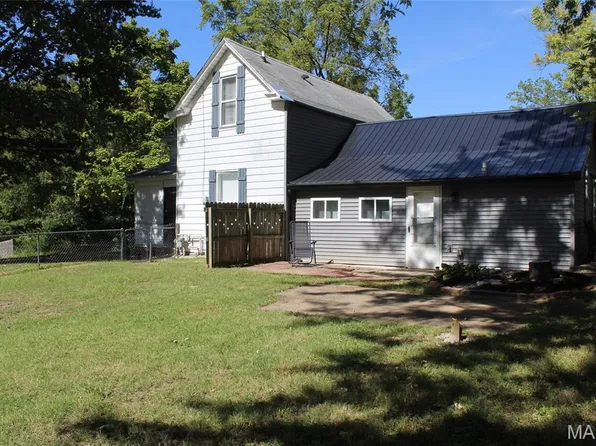 711 Lampert St, Alton, IL 62002