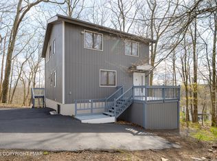 5074 Woodbridge Dr E, Bushkill, PA 18324