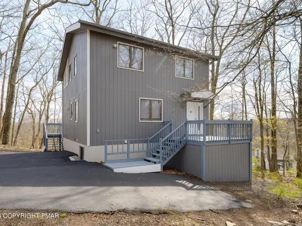 5074 Woodbridge Dr E, Bushkill, PA 18324