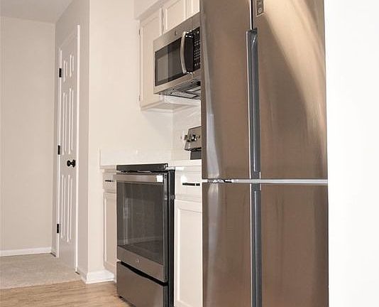 3rd image of 3580 Sherbrooke Cir APT 202