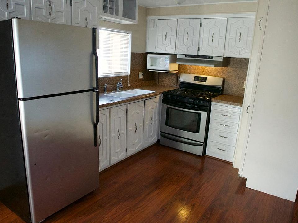 2nd image of 1700 El Camino Real #19-4