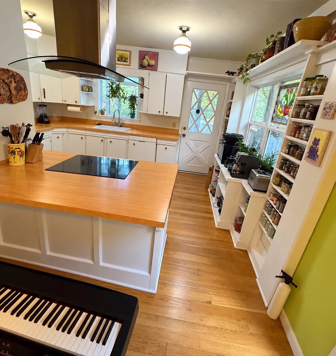 3 bed, 2.5 bath, 1950 sqft, $3,300 — Photo 3