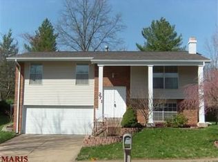 271 Village Meadow Dr, Ballwin, MO