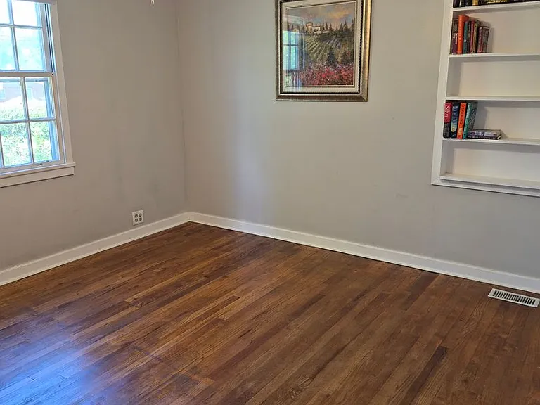 607 Pinetree Rd — Photo 10