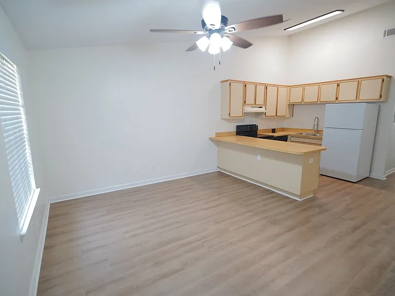 1188 High Rd — Photo 2
