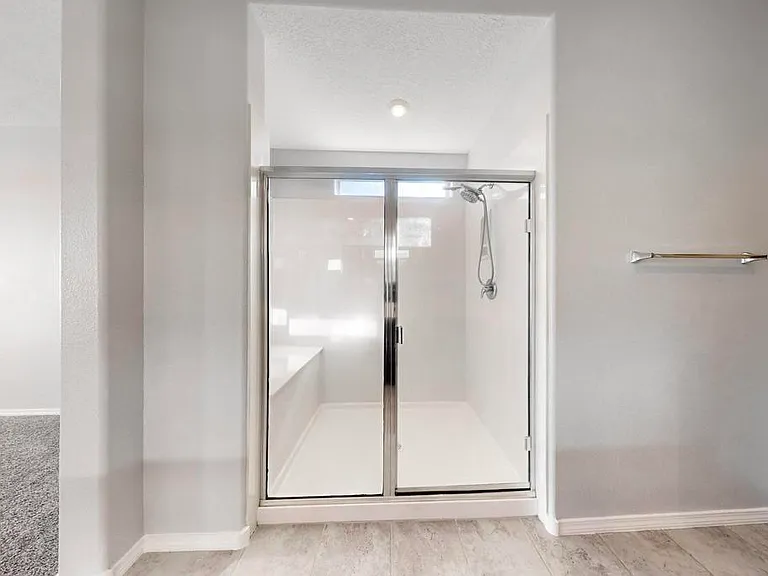 6405 Kings Canyon Cv NE — Photo 12