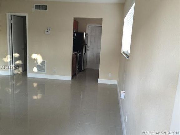 3rd image of 204 NE 10th Ave #B