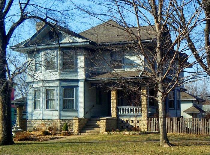 2nd image of 237 W 4th Ave