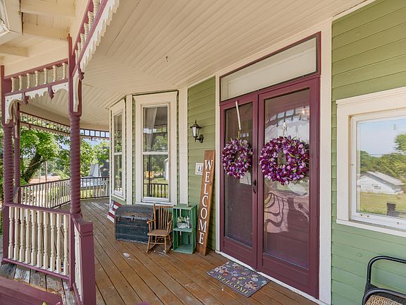 3rd image of 48 Main St N