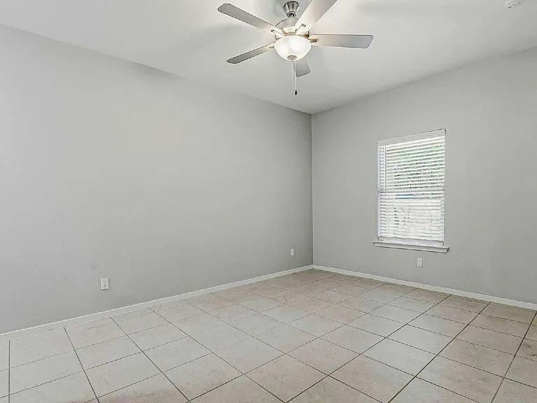 11500 Summer Dr #B — Photo 32