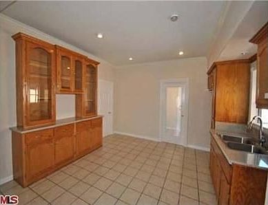 4th image of 1181 E 51st St