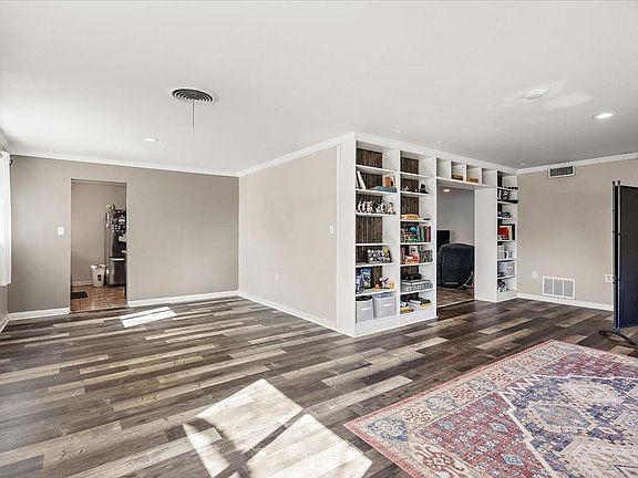 4th image of 1005 Logansport St