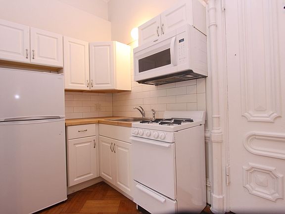 5th image of 231 Albany Ave APT 1