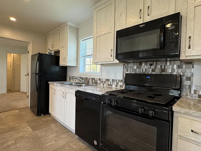 105 20th St NW #200 — Photo 7