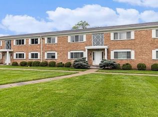 801 W Long Lake Rd APT B5, Bloomfield Hills, MI 48302