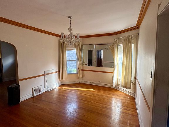 3rd image of 1232 N Mayfield Ave