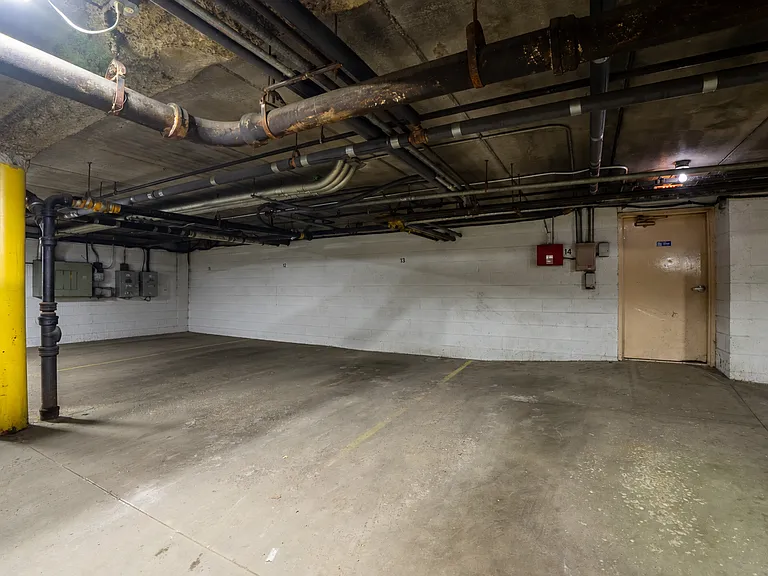 3055 N Oakland Ave — Photo 12