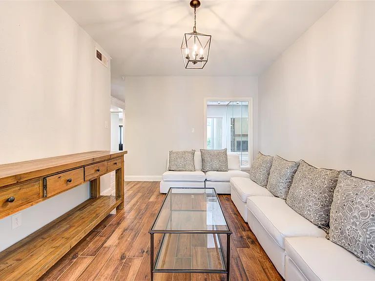438 E Fair Harbor Ln — Photo 10