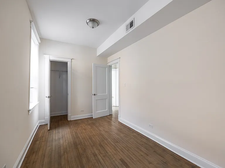 2826 N Troy St #2 — Photo 8