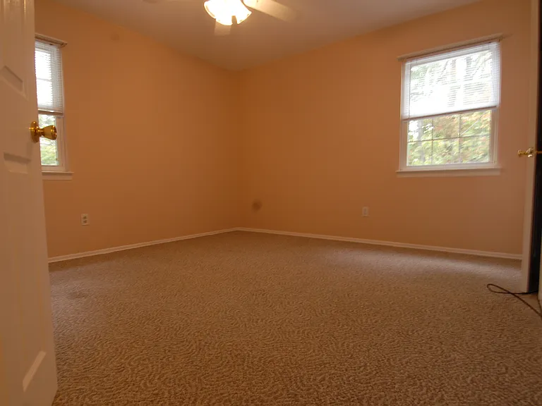 102 Deerpath Dr #B — Photo 5