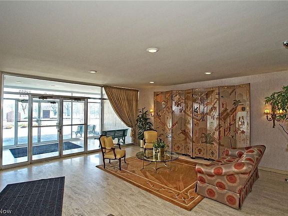 3rd image of 22655 Chagrin Blvd Unit 204