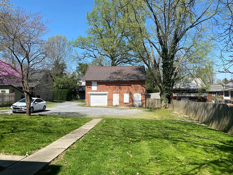 1113 E. King St. — Photo 11