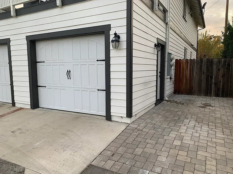 615 15th St — Photo 2