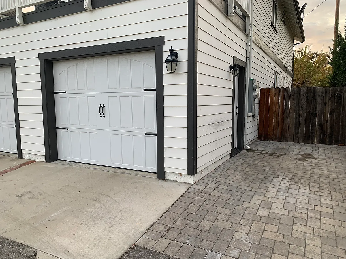 Building Photo - 615 15th St
