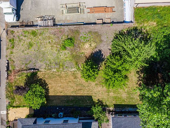 5th image of 211 Stanard Ave